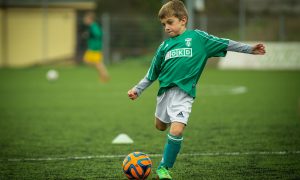 ¿Influye la actividad deportiva en el descanso de los niños?