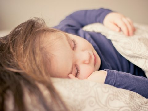 El impacto de la falta de sueño en los niños.