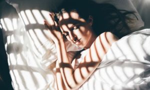 Qué debes hacer para dormir mejor, según los expertos